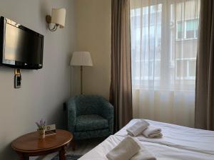 Μια τηλεόραση ή/και κέντρο ψυχαγωγίας στο Guest Rooms Donovi +33 φωτογραφίες