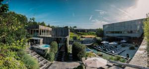 an external view of a building with a swimming pool at Waer Waters Spa Hotel in Groot-Bijgaarden