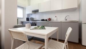 A kitchen or kitchenette at Italianway - Palladio 16 Még 13 kép