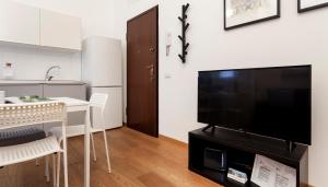A television and/or entertainment centre at Italianway - Palladio 16