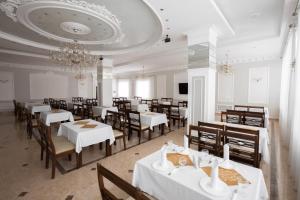 Restorāns vai citas vietas, kur ieturēt maltīti, naktsmītnē Sokol Hotel