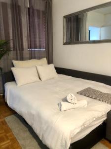 a bedroom with a bed with towels on it at Central 2 bedroom flat in heart of Eaux-vives in Geneva