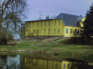 Gallery image of Gutshaus mit Seeblick - ökologisch & nachhaltig in Lübow