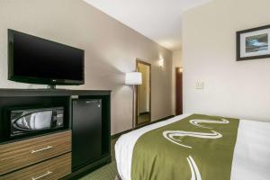 Postel nebo postele na pokoji v ubytování Quality Inn Monteagle