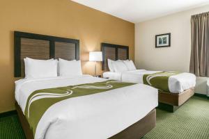 Postel nebo postele na pokoji v ubytování Quality Inn Monteagle