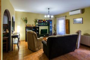 A seating area at Casa Rural Las 6 Hermanas