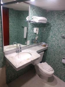 Ett badrum på Hotel Maya Tabasco