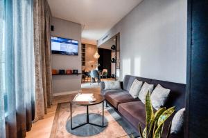 A seating area at CLOUD No7 APARTMENTS