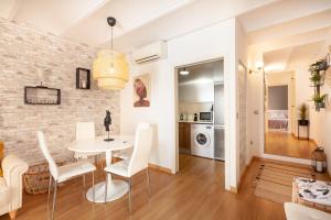 Kuchyňa alebo kuchynka v ubytovaní Beautiful Apartment in Abat Street by Batuecas