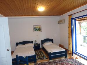 Postel nebo postele na pokoji v ubytování Porto Kairis