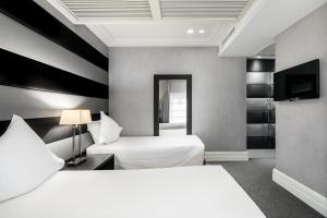 Кровать или кровати в номере Hotel Mancino 12