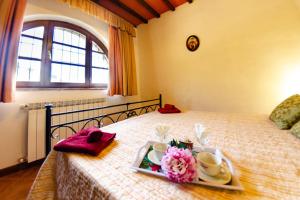 A bed or beds in a room at Podere di Mero Casolare