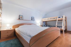 Postel nebo postele na pokoji v ubytování Apartments Pri Mari + 37 fotografií