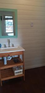 a bathroom with a sink and a mirror at Los Sauces in Tigre