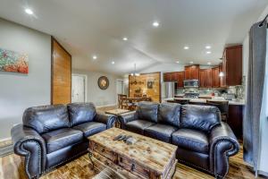 a living room with two leather couches and a table at Hillcrest Hideaway in Eureka