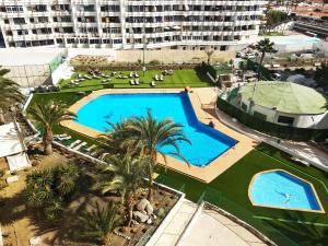 Uitzicht op het zwembad bij Apartaments Vacations Playa del Ingles of in de buurt