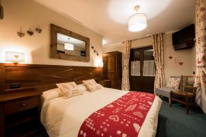 a hotel room with a bed and a mirror at Hotel Stella Del Nord in Courmayeur