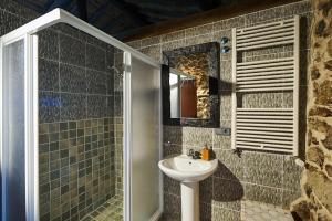 a bathroom with a sink and a shower at Aldea Rural Santo André in Congostro +65 photos
