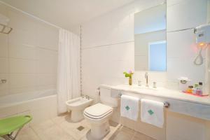 Ένα μπάνιο στο Hotel Esmeralda Select