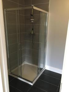 Kylpyhuone majoituspaikassa Grangegeeth Inn