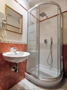 Koupelna v ubytování Hotel Valentino Palace