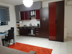مطبخ أو مطبخ صغير في Venezia Suite Apartment