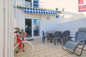 Foto dalla galleria di Pool & Tennis Beach House a Praia da Barra Altre 38 foto