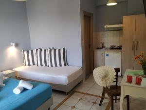 a small room with a bed and a kitchen at Katerina Lefkada in Vasiliki