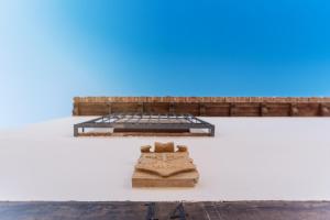 a pillow on the side of a building with a bed at Casa del Comendador de Almagro in Almagro