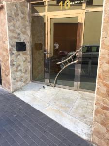 a glass door of a building with a car in it at Acogedor y novedoso Loft en Torrevieja in Torrevieja