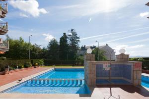 Bazén v ubytovaní Residencial Vicaño VUT-PO-03856 alebo v jeho blízkosti