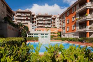 Bazén v ubytovaní Residencial Vicaño VUT-PO-03856 alebo v jeho blízkosti