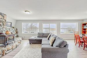 Φωτογραφία από το άλμπουμ του Back from the Ashes σε Southwest Harbor +28 φωτογραφίες