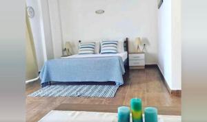 Cama ou camas em um quarto em Grande Blue Suites with private bay