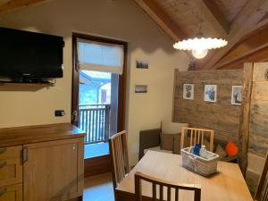 TV a/nebo společenská místnost v ubytování Chalet Nocciolini