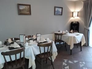 Restoran või mõni muu söögikoht majutusasutuses Riverview House