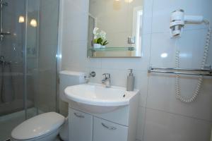 a bathroom with a toilet and a sink and a shower at VILLA MILENKA - Apartmani Gorana in Tučepi +35 photos