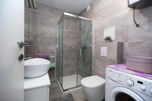 Kúpeľňa v ubytovaní Apartment TIKI with big terrace + 30 fotografií