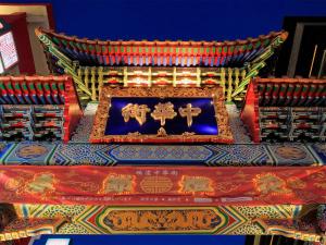 ein chinesischer Tempel mit einem Kreuz auf dem Altar in der Unterkunft ESCALE-YOKOHAMA in Yokohama