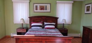 Giường trong phòng chung tại Red Ranch Inn