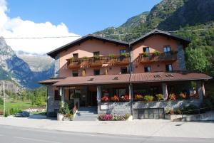 Galeriebild der Unterkunft Hotel Ristorante Miramonti in Val Masino