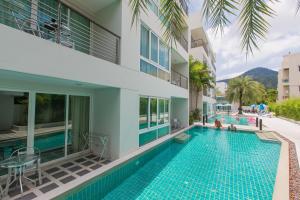 Bazén v ubytování The Palms, Kamala Beach - SHA Extra Plus nebo v jeho okolí