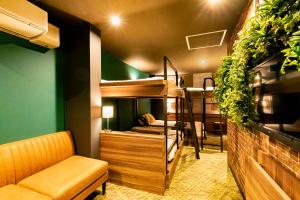Posezení v ubytování UNDER RAILWAY HOTEL AKIHABARA