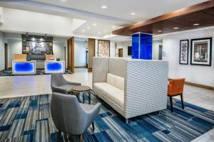 Lobby o reception area sa Holiday Inn Express & Suites Round Rock Austin North, an IHG Hotel