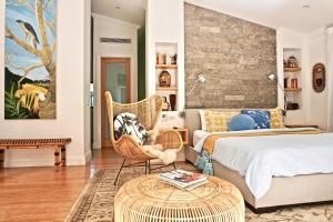 Postel nebo postele na pokoji v ubytování Pineapple Petes Beach House