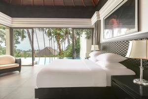 Llit o llits en una habitació de The Pavilions Phuket