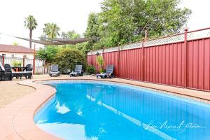 The swimming pool at or close to Narrandera Club Motor Inn