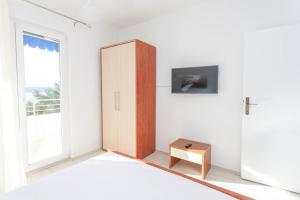 TV a/nebo společenská místnost v ubytování APARTMENT ARIA