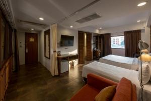 En eller flere senger på et rom på Nanda Heritage Hotel