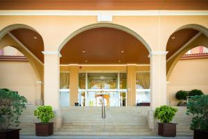 an entrance to a building with two arches at Ohtels La Hacienda in La Pineda